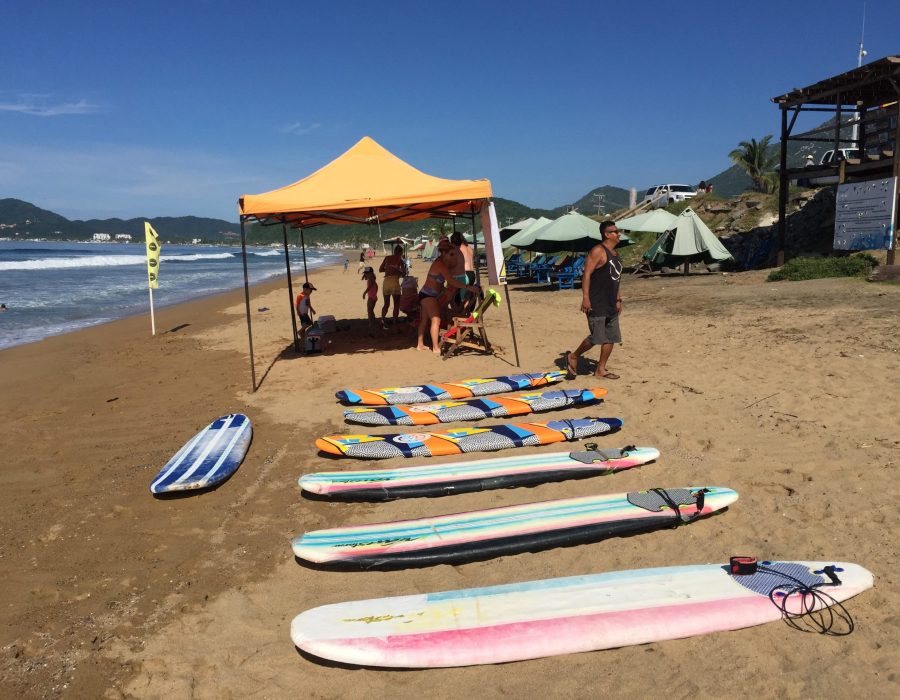 Noah Tours Manzanillo Lecciones de Surf, Surfing Lessons