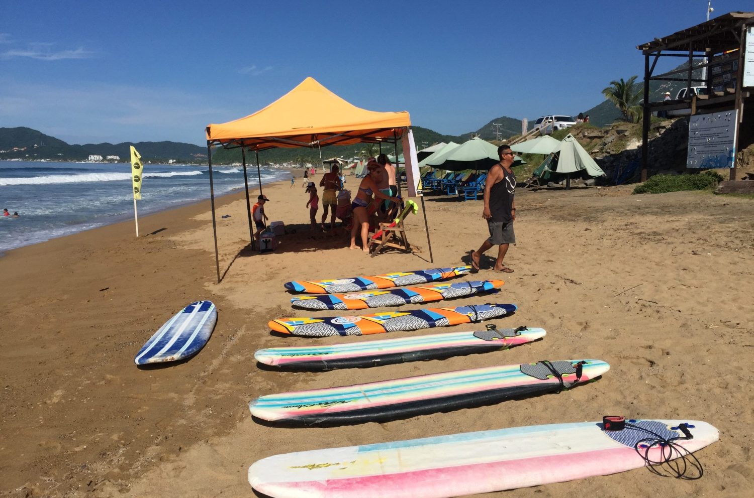 Noah Tours Manzanillo Lecciones de Surf, Surfing Lessons